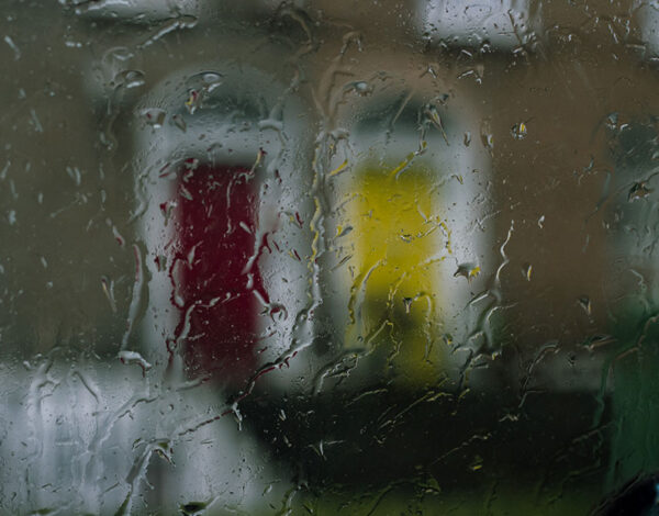 puertas en día de lluvia