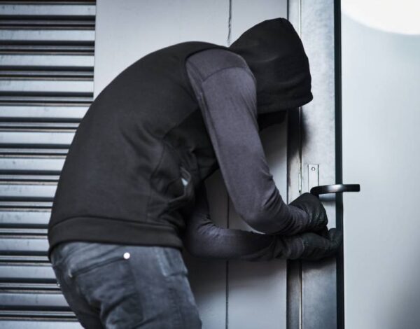 evita asi los robos con ganzua e hilo de lana